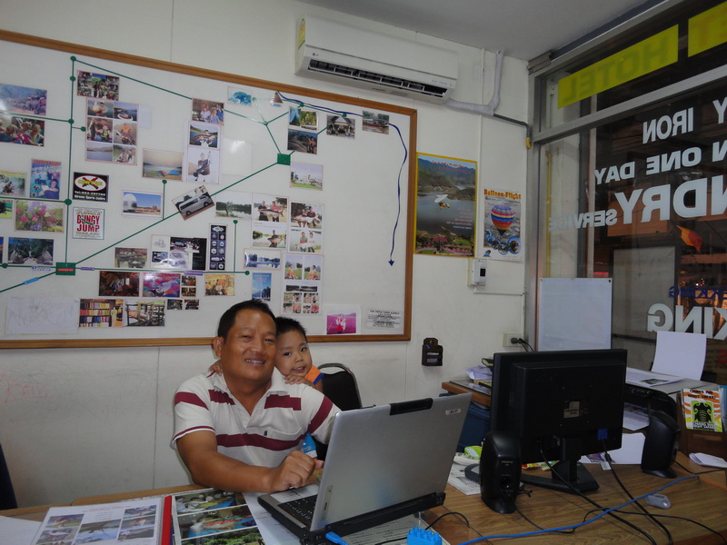 ขณะโพสต์ น้องเคน ก็ตื่นเต้นกับการได้ดูรูปในกระทู้ครับ 