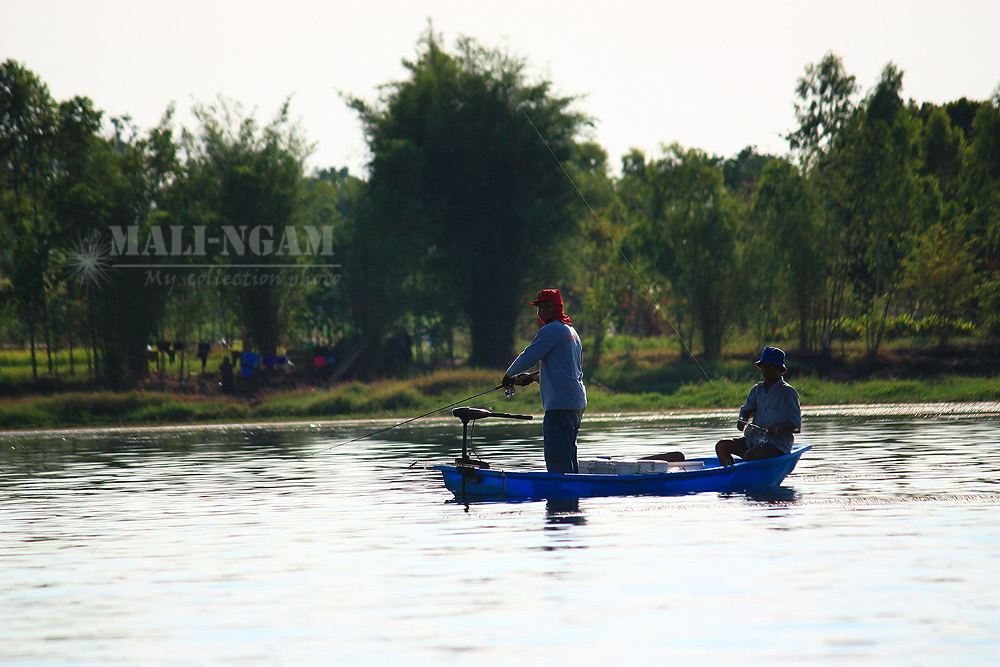 ลำนี้น้าหม่ำ..........เห็นบอก  เกือบ เต็มกระติกแล้ว  :love:

   
