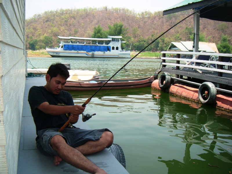 ผลไปออกที่น้าเก่งครับ ดูท่าอัดปลาไ