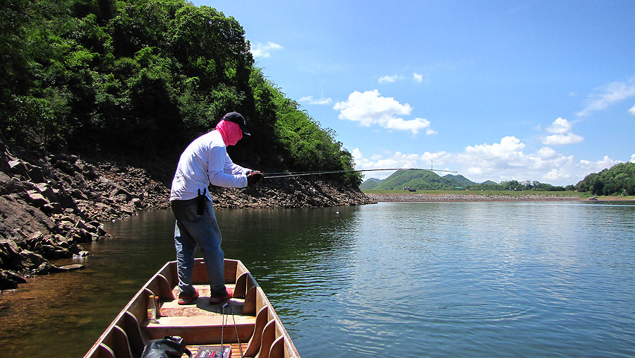 
    กลับออกมาแถวหน้าผา...ลอยเรือตีเข้าไป...คนอื่นๆ...คงร้อนแล้ว...แต่ ???

 :cool: :cool: :cool: