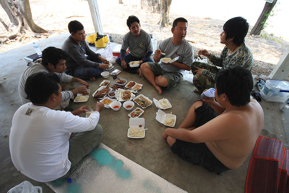 เรามาแวะกินข้าวกลางวันกันบนสันเขื