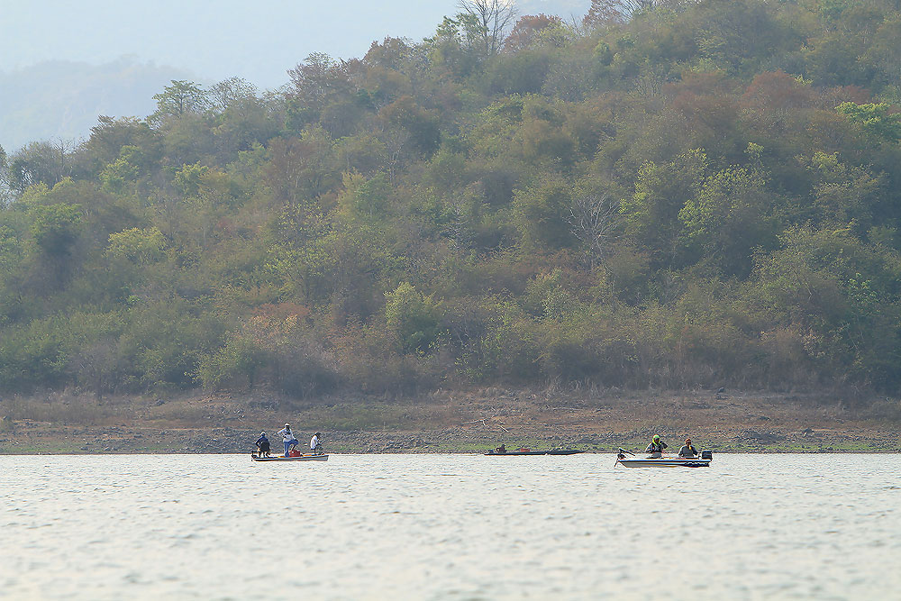 เรืออีกลำเป็นของน้าจิ้มครับ 

              