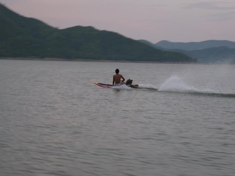 

 [b]เรือ  แว้นครับ[/b]


 :laughing: :laughing: