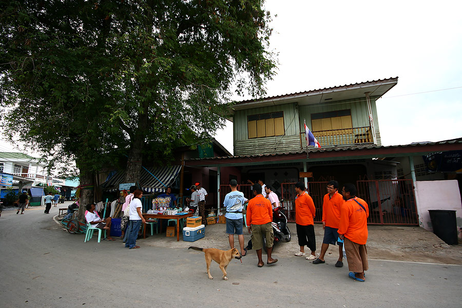 
สถานที่รับสมัคร  ง่ายๆ สบายๆ ครับ

 :cheer: :cheer: