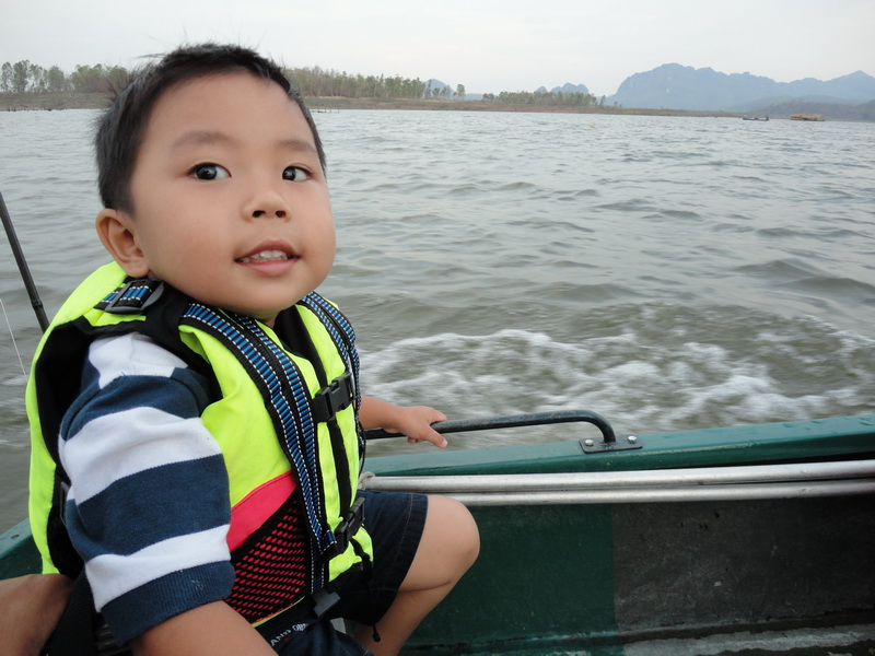 ยิ้มๆ รู้นะว่า คิดอะไร
จะมาขับเรือเ