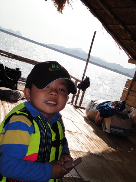 เคนเล่นโทรศัพท์ ของหม่ามี๊ จนจะเจ๊