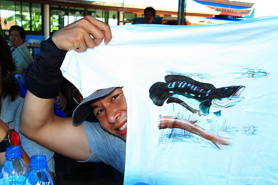 เสื้อลายปลาชะโดสวย ๆ ที่น้าต่ายได้