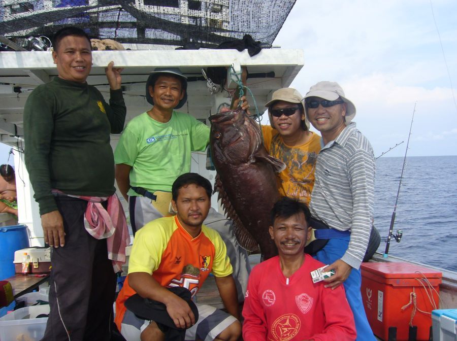    นี้ก็ไปเกณฑ์คนมาทั้งลำเรือ  ดูหน้