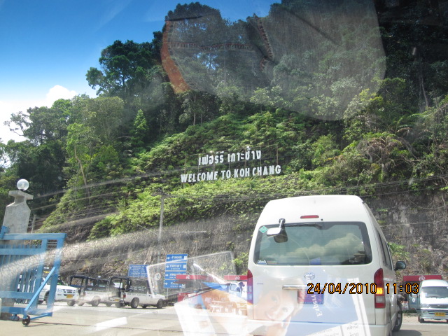 เรือเทียบท่าบนเกาะช้าง
