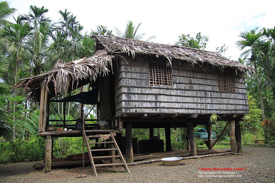 ลักษณะบ้านเรือน ตามชานเมืองครับ 
วันนี้มีโอกาสแวะมาเยี่ยมชมบ้านญาติ มิสเตอร์พอล์ต ใช้เป็นสถานที่รับ