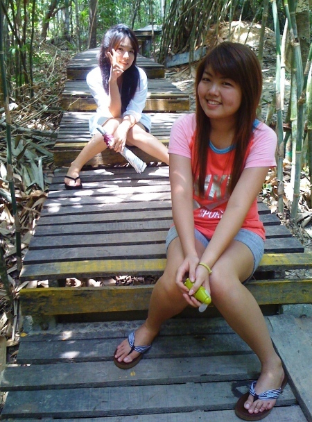 2 สาว  :love: :laughing: