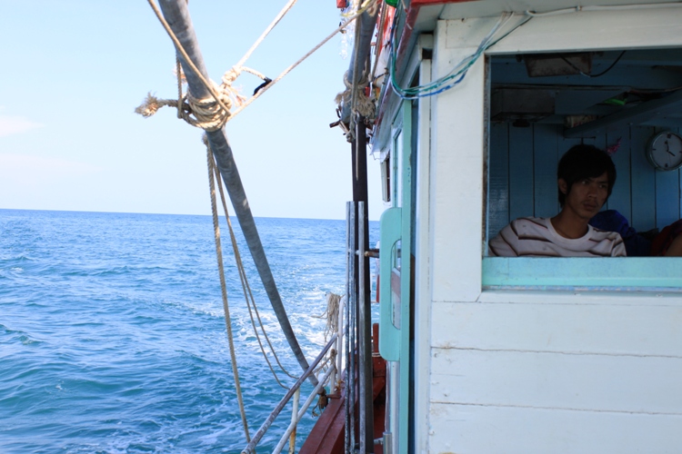 เรือ ส.อานนร์ ไต๋เบส พากลับเข้าฝั่งครับผม 
 :laughing: :laughing: :laughing: :laughing: :laughing: