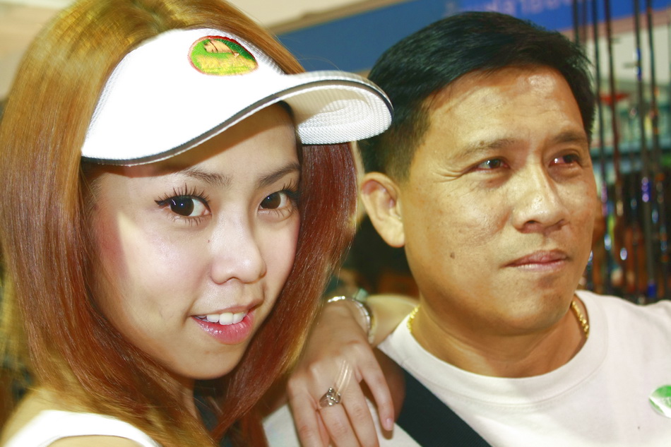 ด้านหลัง มีเฮฮา เสียงดัง หันไปเจอภาพบาดตาบาดใจ  :mad: :mad: :mad: :mad: :mad:
