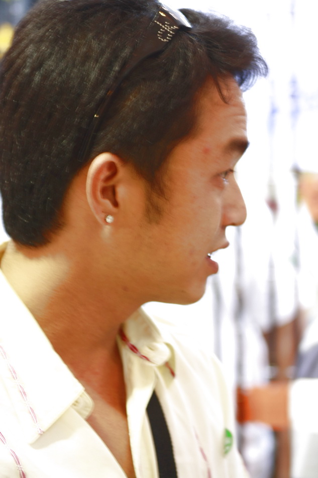 อ้าวววววว หนุ่มตูน แอบมาช็อปด้วย ของในคลัง ยังไม่ถึง ครึ่งล้านหรือครับ  :laughing: :laughing: :laugh