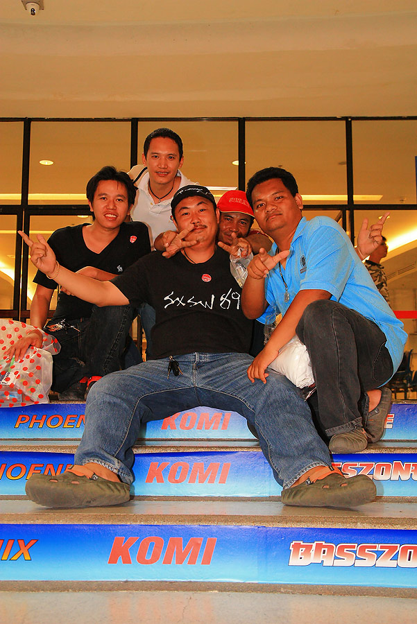 รวมกลุ่มกันหน่อย รักกันไว้เถิด  :smile: