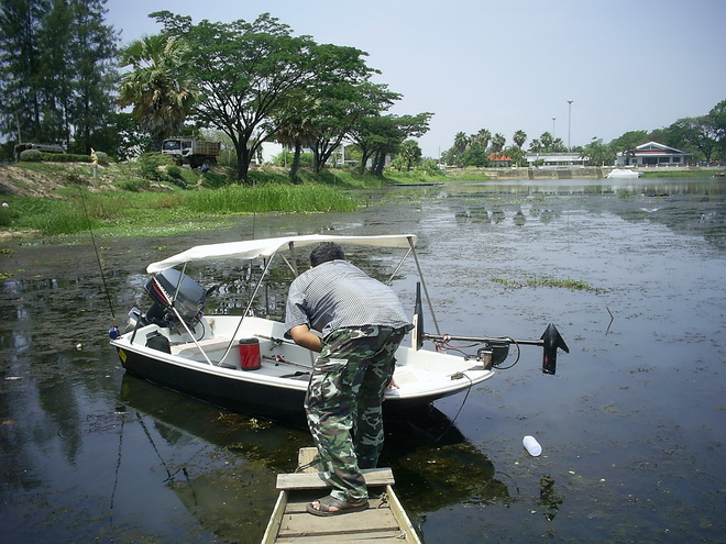 เรือลงแล้ว น้าเป้ก้มๆเงยๆทำอะไรคร๊าบน้า :laughing: