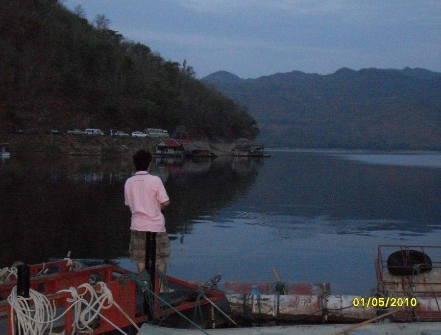 บรรยากาศตีเหยื่อปลอมหน้าแพครับ    :cheer: :cheer: :cheer: :cheer: :cheer: :cheer:

สวัสดีครับน้า  