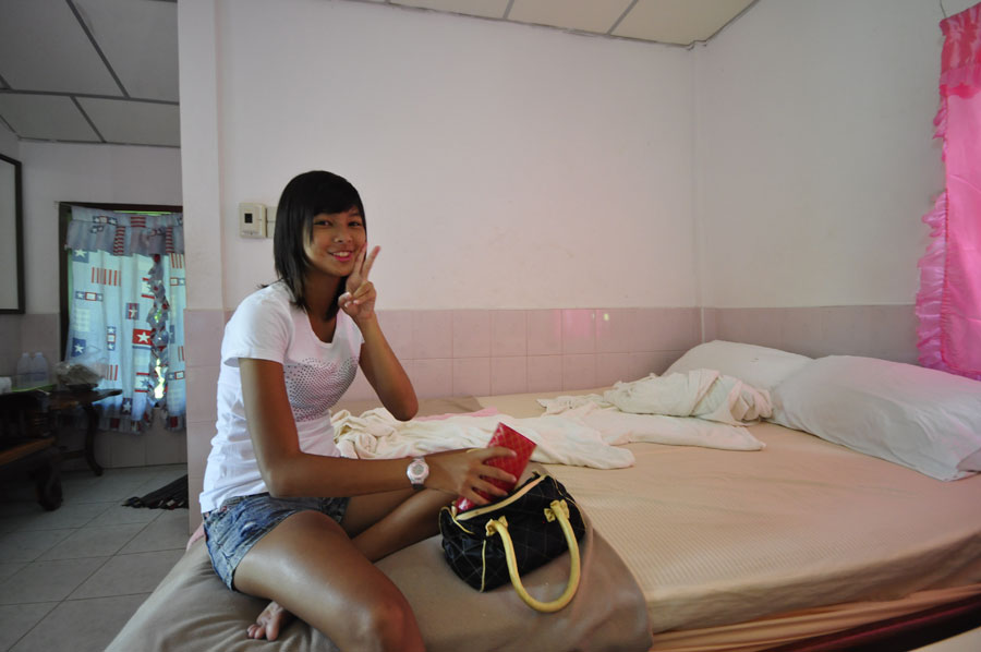 กลับมาถึงที่ห้องก็เห็นน้องบังอรตื่นแล้วคร๊าบ :smile: :smile: