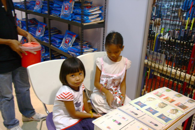 2 สาว ...................... เจ้าของร้าน  :cheer: :cheer: :cheer: