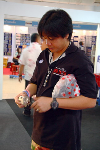 น้าด้งกับ RYOGA ......................... สงสัยเสียตังค์แน่  :cheer: :cheer: :cheer: