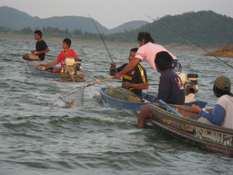 

 [b]เรือชาวบ้านก็พอได้ครับ[/b]


 :cheer: :cheer: