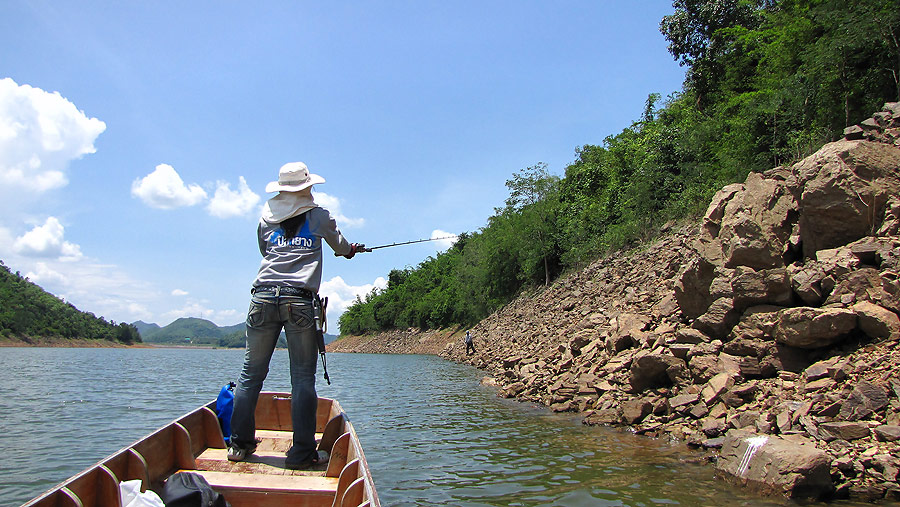 เราก้อเดินตี ซ๊อเราก้อยืนหัวเรือ หวด สวนกันเลย  :umh: :umh: :umh: :umh: :umh: