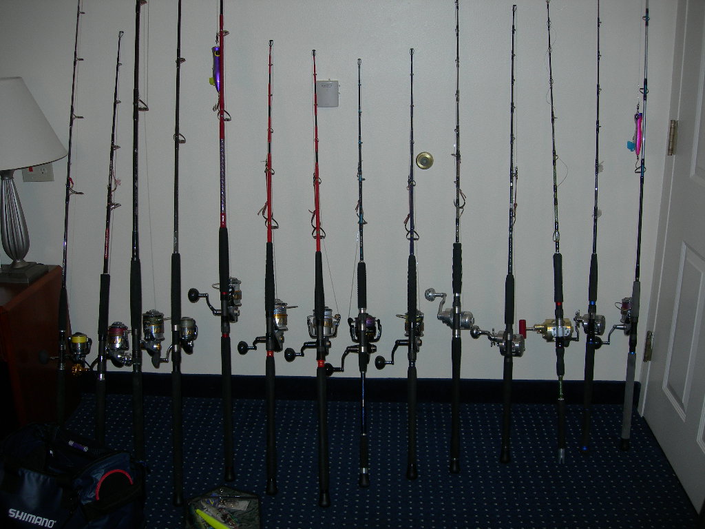 มา 3 คน เอามาแค่นี้ละครับ

จาก ซ้าย ไป ขวา

- Shimano Stella 5000FA - Saltiga Rod - Tuff Line
-