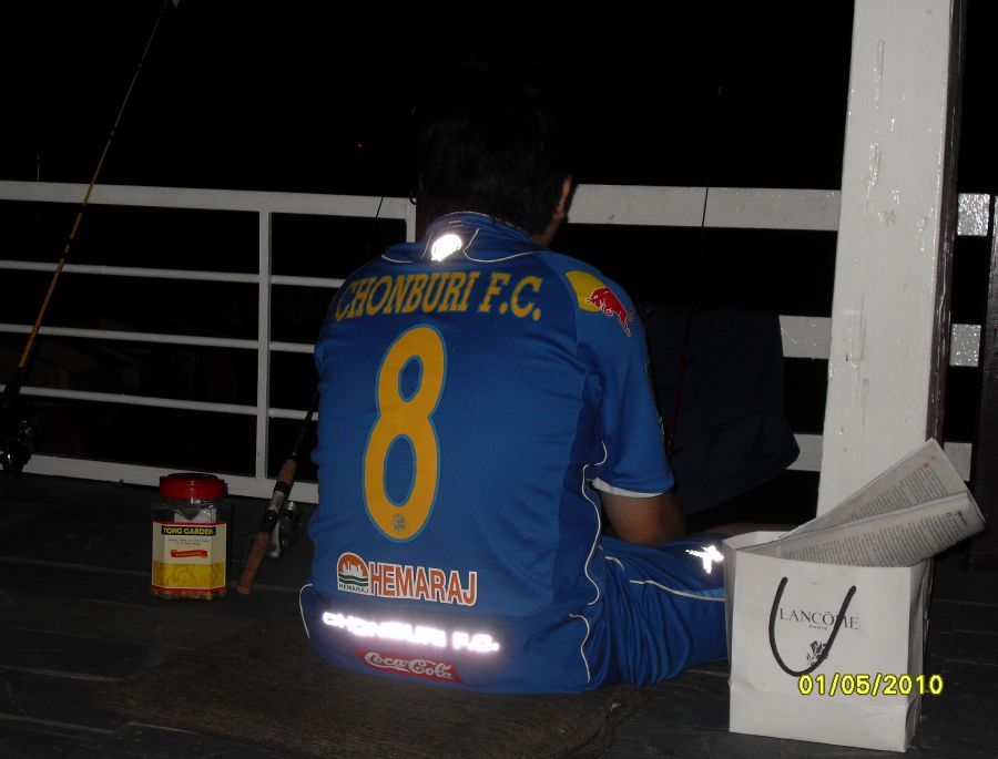 ค่ำแล้วมาเปลี่ยนเป็นกิจกรรมตกปลาหน้าดินกันดีกว่าครับ  :cheer: :cheer: :cheer: :cheer: :cheer: :cheer