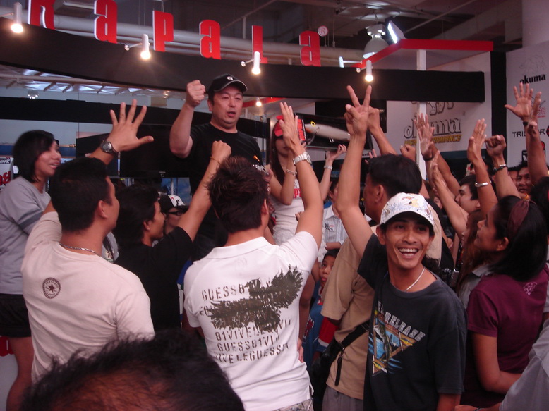 ผู้ร่วมเล่นเกม์ เยอะมากๆ... จร้า... :laughing: :laughing: :laughing: