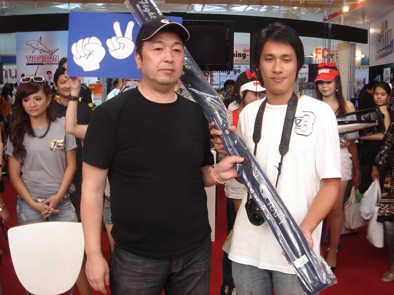 หลุดมือไปได้ไง ตั้ง12000 เสียดายกันทั้งนั้น....

ยินดีกับผู้ชนะด้วยครับ... ปีหน้าเอาใหม่... :laugh