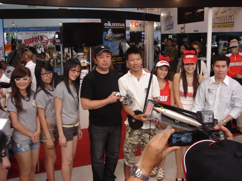 มาแล้ว.. คนดวงดีที่สุด... ของวันสุดท้าย... ได้ไปหลายรายการเลย... แบ่งๆกัน บ้างจิ ...

เจ้าBass art