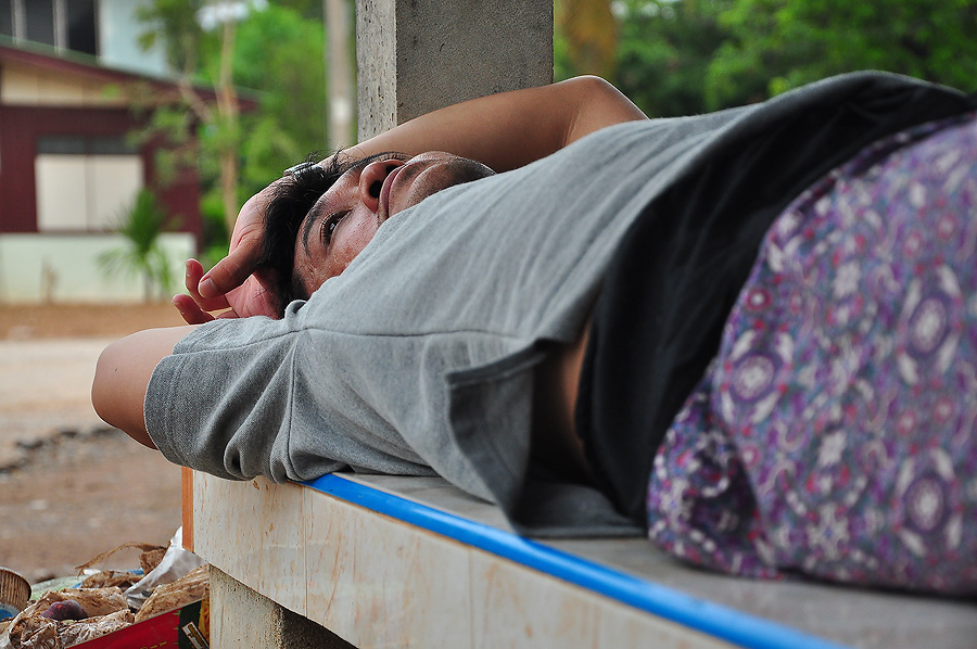 ออกมาหาข้าวกิน พอกินข้าวเสร็จ ตาเอกก็เกิดอาการหนังตาหย่อนทันทีเลย :grin: :grin: :grin: