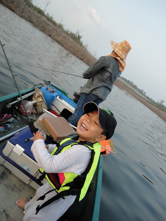 หลังจากทักทาย พูดคุยกันพอสมควร ก็แยกย้ายกันไปครับ 