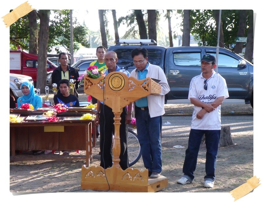   นายกเทศมนตรีเทศบาลตะลุบันกล่าวรายงานการแข่งขันและกล่าวปิดการแข่งขันกับรองผู้ว่าปัตตานี