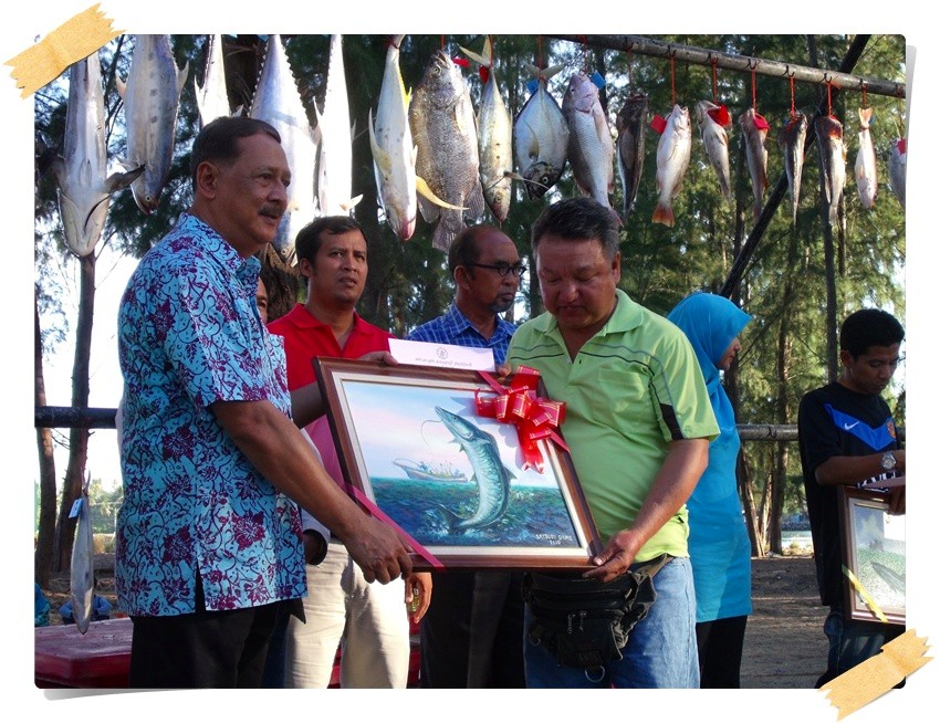   รางวัลชนะเลิศปลาอินทรี  ( ปีนี้พิเศษครับเป็นปลาอินทรีน้ำลึกหรือวาฮูครับ )