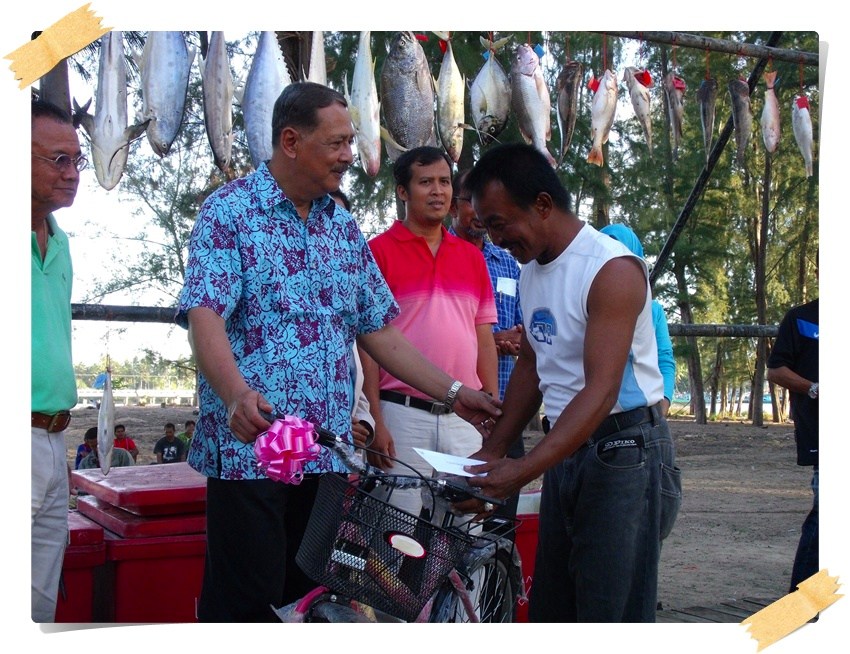   รางวัลรองชนะเลิศกัปตันเรือดีเด่นอันดับหนึ่ง

  ทีม ชมรมตกปลาปัตตานี 1

  คุณดิง    เรือ ดิง100