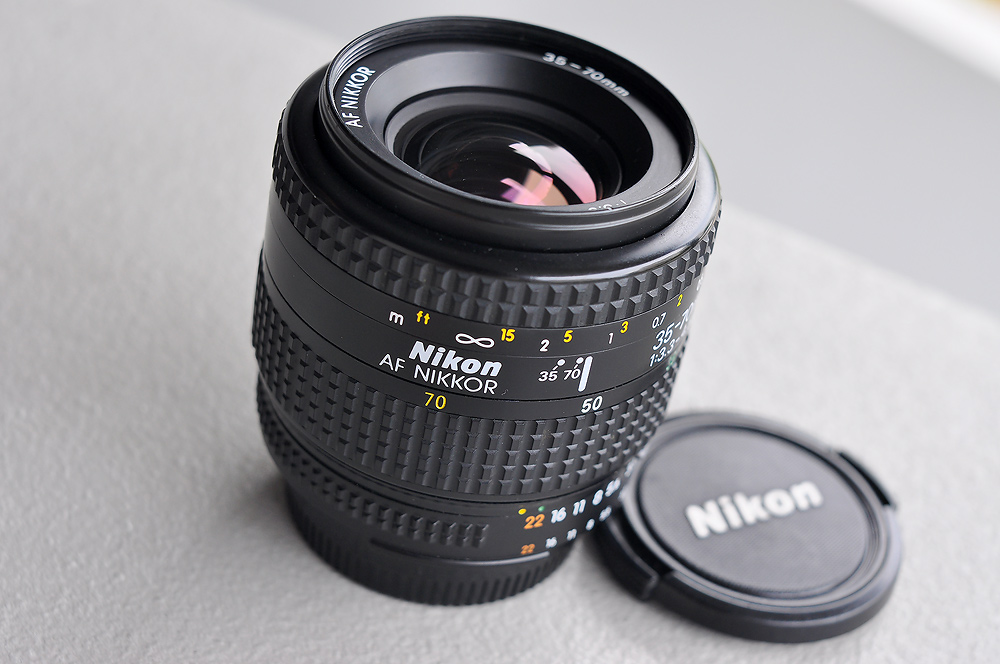 
อันนี้เป็นเลนส์ถูกๆ  ครับ  ที่บอกว่าเป็นเลนส์กล้องฟิล์ม 35-70 mm.  ใช้งานได้ทุกระบบ    :grin: :gri