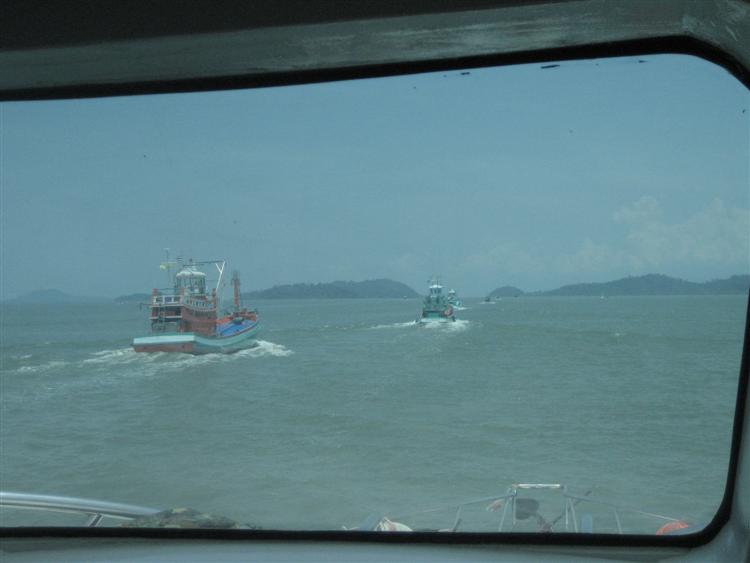  :grin: เพื่อนเรือประมงอีกหลายลำ ก็มุ่ง