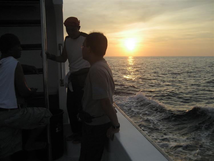  :grin: ลุงแดงกลับมาแล้วหรอครับพี่น้อย  