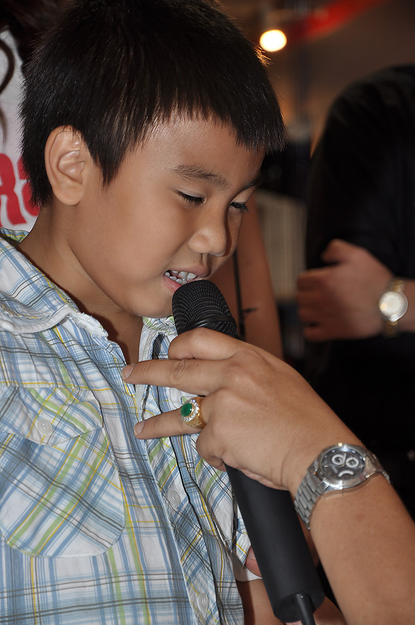 เด็กยาวกว่าเยอะเลย............ :laughing: :laughing: :laughing: :laughing: