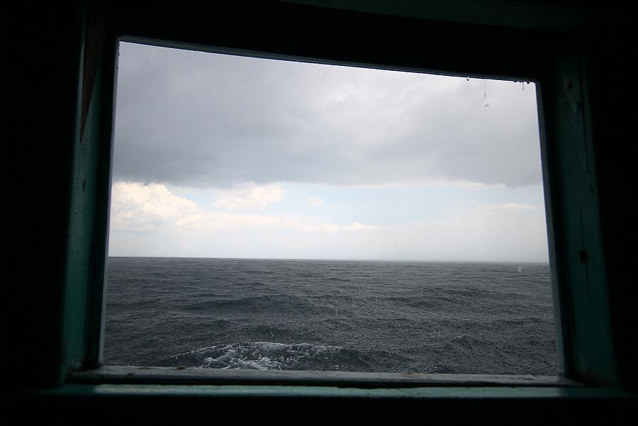 ฝนตกตลอดเส้นทางที่เราวิ่งเรือกลับ.