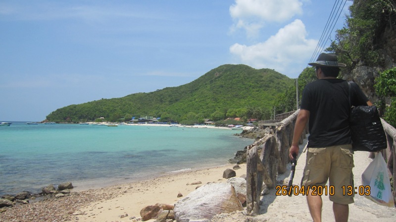 มุ่งหน้าหาดเทียนก่อนเลยครับวันแรก 
หาดเทียนเป็นหาดที่ค่อนข้างเงียบ อยู่ติดกับหาดแสม การเดินทางเข้าห