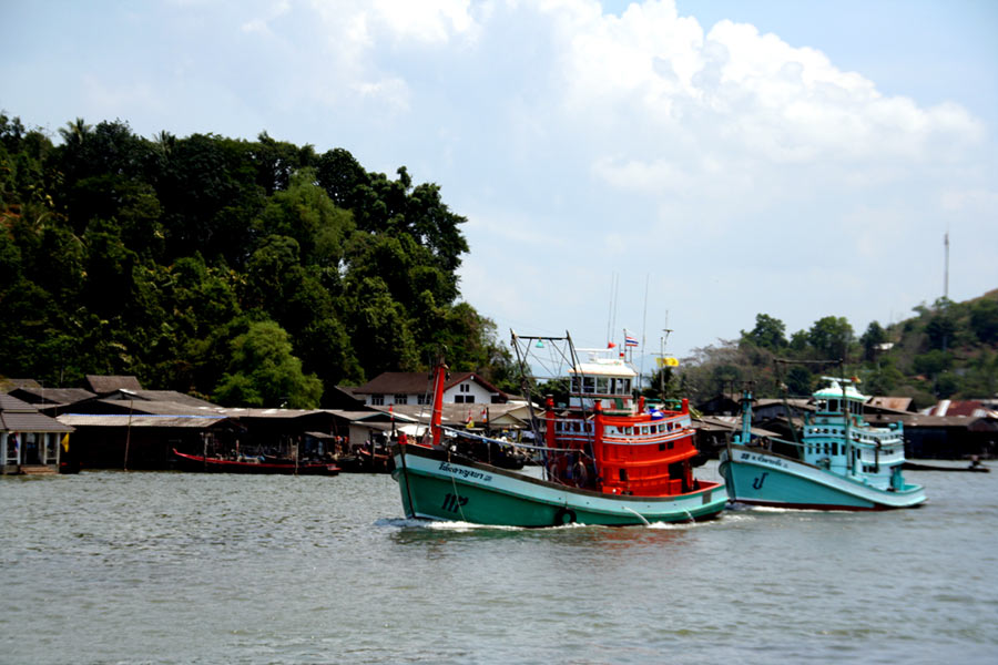 เรือประมง พื้นที่ก็เริ่มออกเหมือนกัน น้ำเดินลมดีมีเฮแน่ๆพวกเรา   :blush: :smile: :smile: