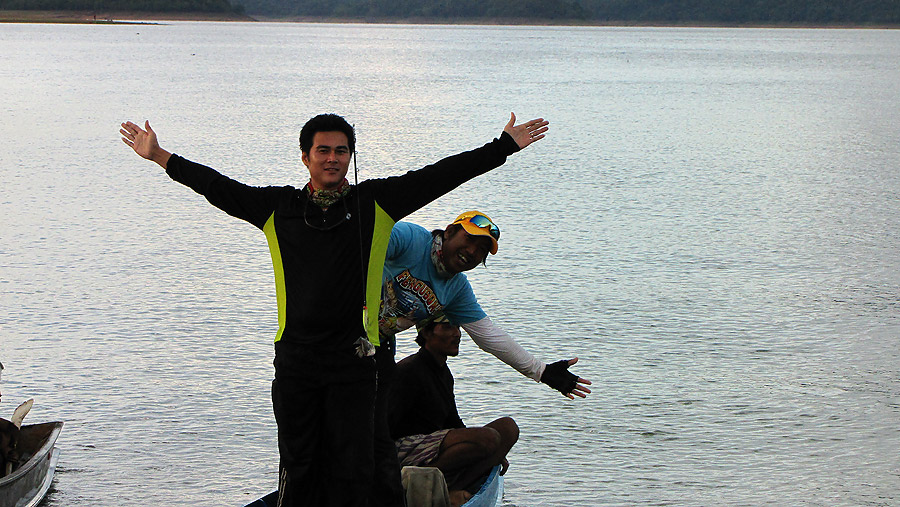 
    ดีใจกันใหญ่เลย.....หล่อแล้วจ้า............ :cool: :cool: :love: :love: