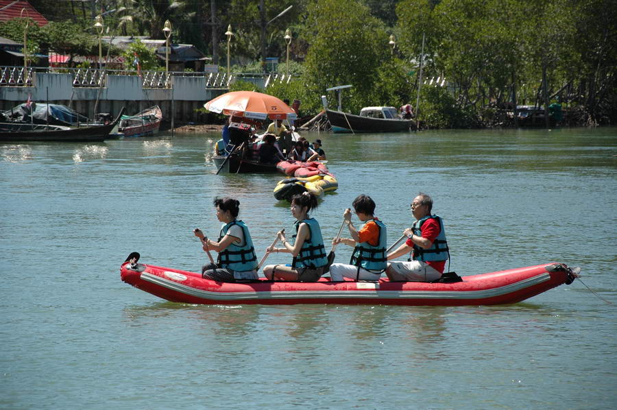 รับน้าเอ๋กลับมาขึ้นเรือได้ก็ควักกล้องขึ้นมาส่องโน่นส่องนี่ตามระเบียบ :grin: