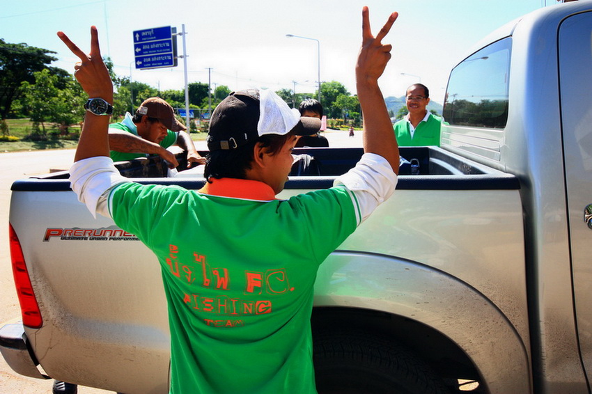 ส่วนน้าเอ็กซ์ ขอหล่อกับเสื้อทีมตัวใหม่  :grin: :grin: :grin:

