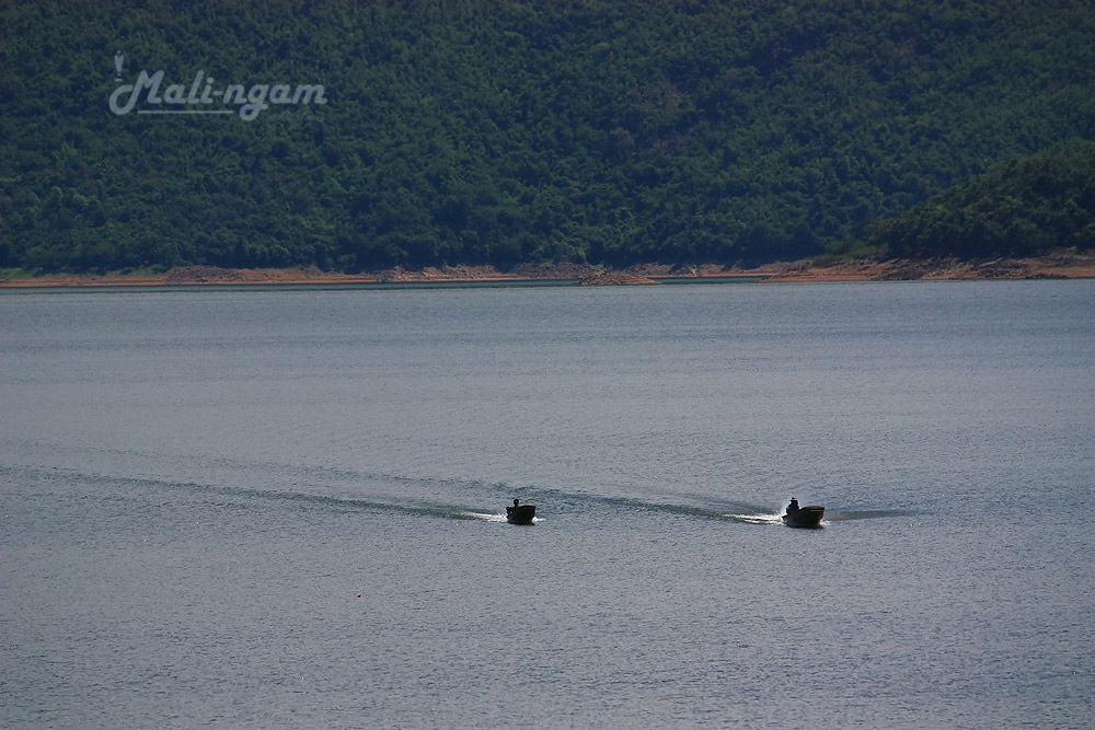 เรือชาวบ้านเริ่มทะยอยมาแล้วครับ....