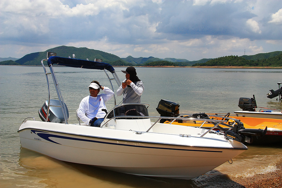 น้าแหล่มสแตนบายรออยู่บนเรือพร้อมแ
