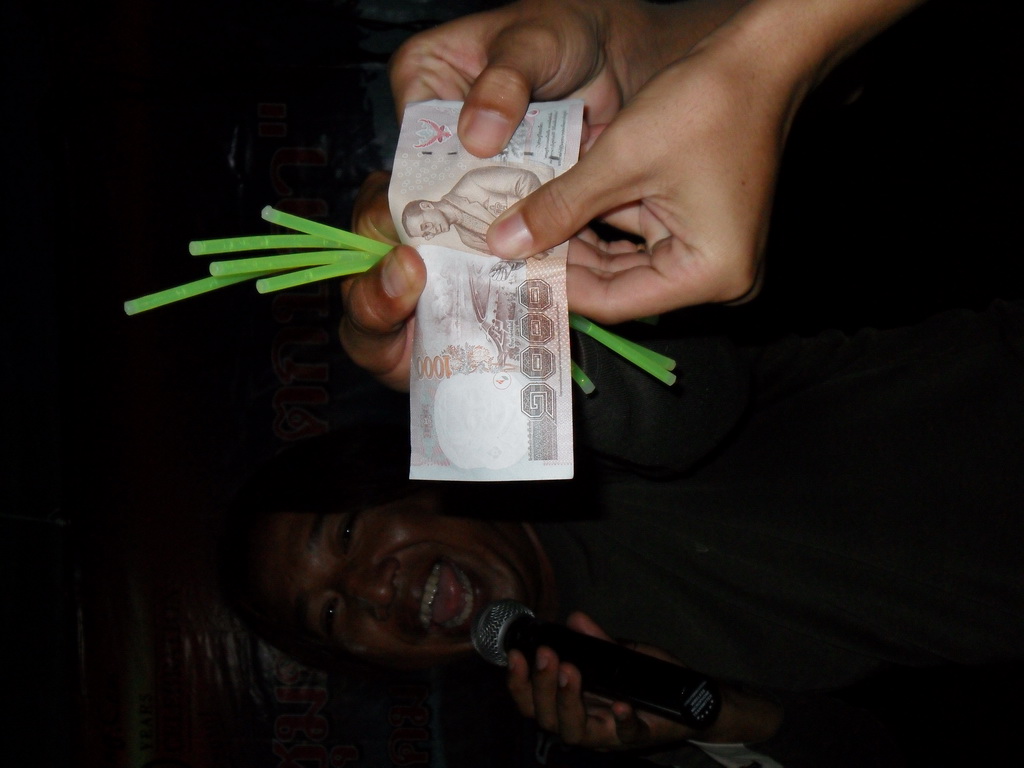 และแล้ว  เพลงนี้ก็ได้  ทริพ 1000 บาท ครั