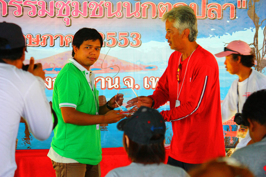 เป็นไงคร๊าบบบ....น้าเอ๊กซ์ e_e รับรางวั